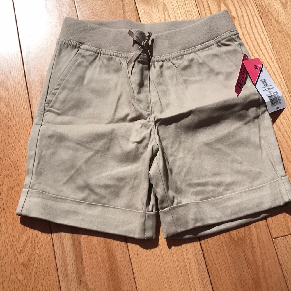 5 for $25 🛍️ NWT Izod Uniform Short size 8